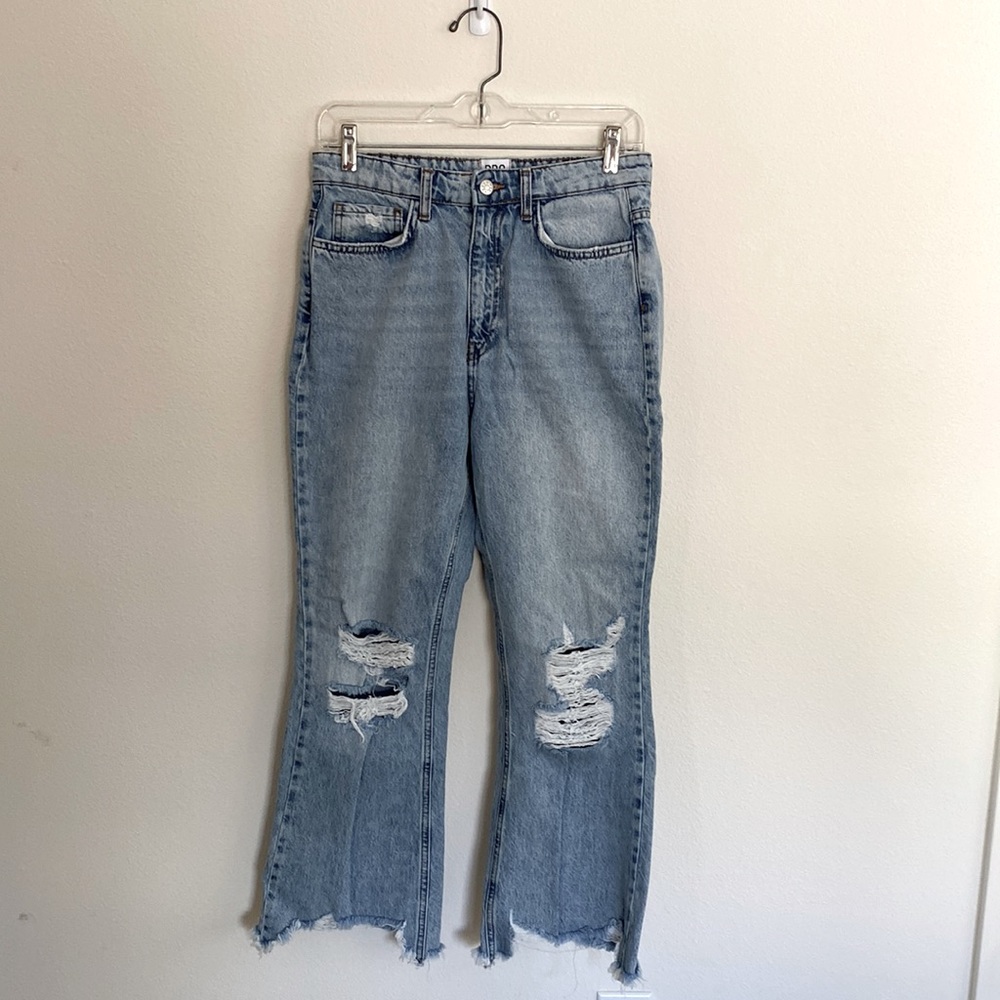 BDG URBAN OUTFITTERS Distressed Straight Mom Jeans Light Medium Wash